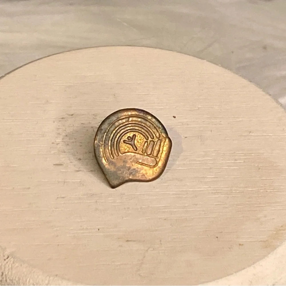 Vintage United Way Union Made Gold Tone Lapel Pin Logo Rainbow Charity